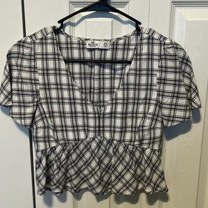 hollister, xs cropped shirt.